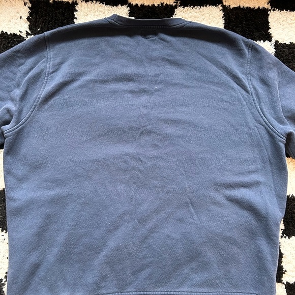Blue Levi’s crewneck 2XL but fits like a large - Picture 3 of 5